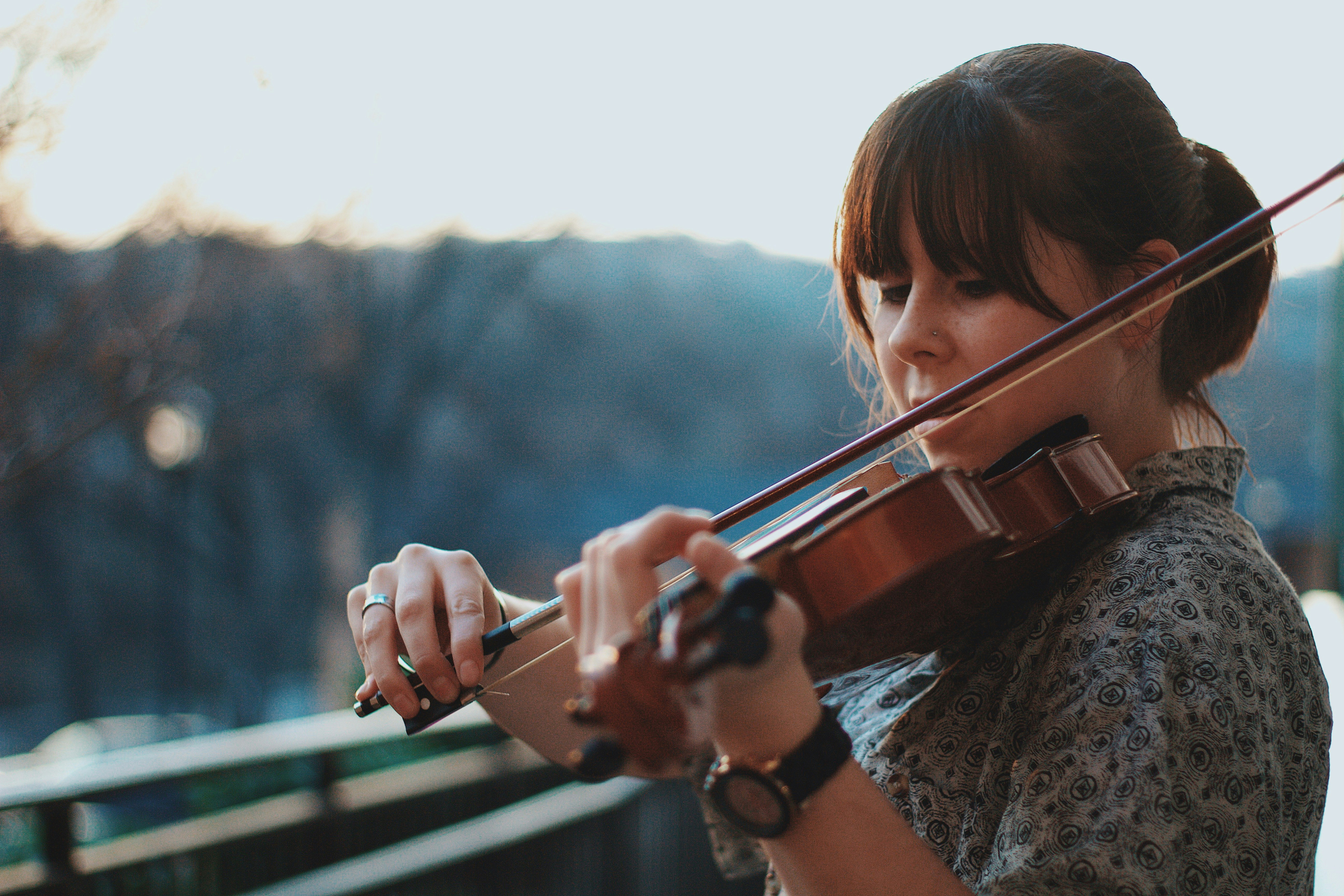 woman playing violin